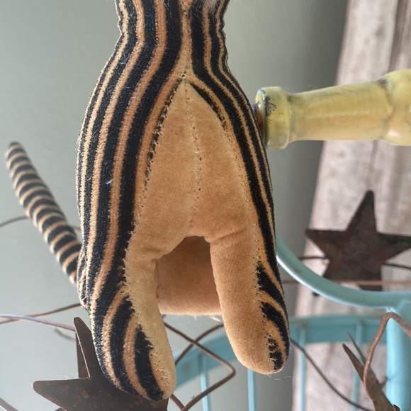 Vintage Stuffed Lion - Picture 4 of 8